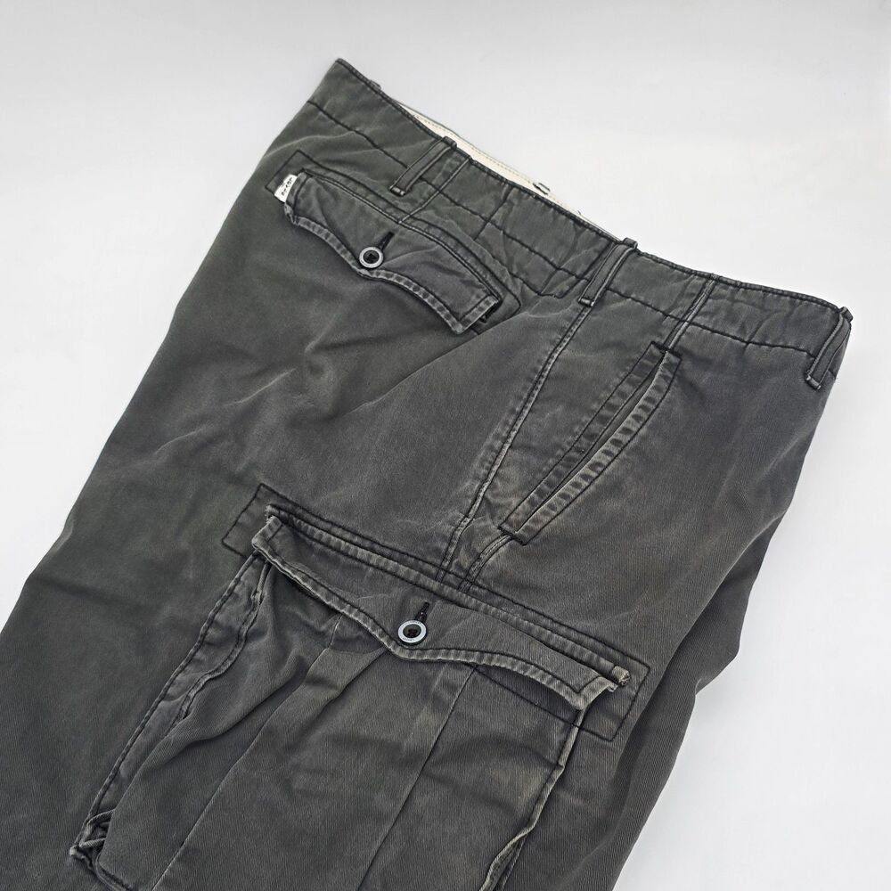 2014 Levi's Two Horse Cargo Shorts Men's 42 Gray Casual Outdoors